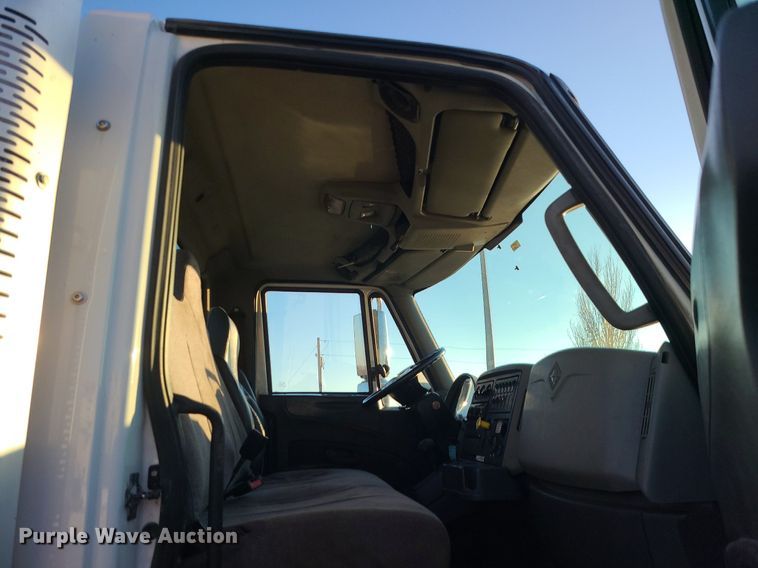image for item LJ9463 2013 International DuraStar 4300  utility / service truck