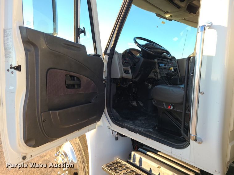 image for item LJ9463 2013 International DuraStar 4300  utility / service truck