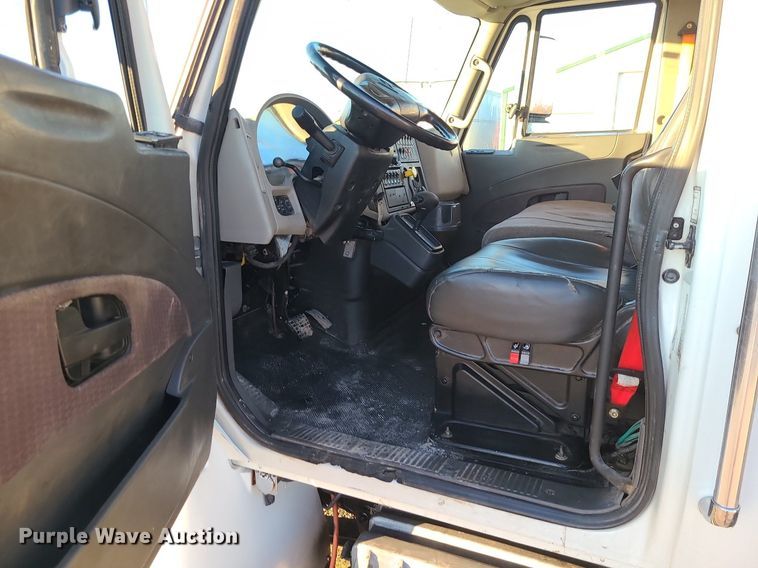 image for item LJ9463 2013 International DuraStar 4300  utility / service truck