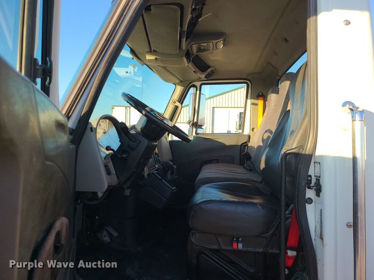 image for item LJ9463 2013 International DuraStar 4300  utility / service truck