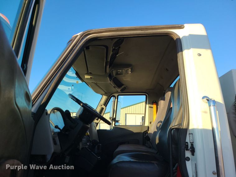 image for item LJ9463 2013 International DuraStar 4300  utility / service truck