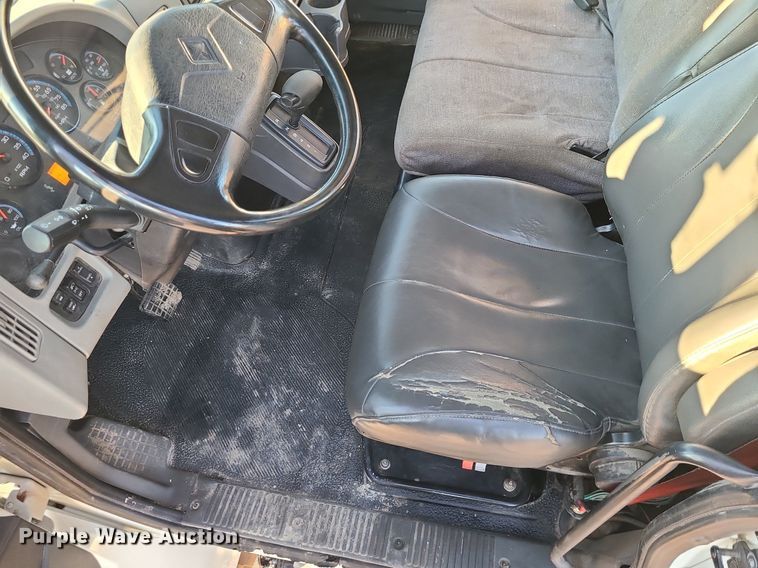 image for item LJ9463 2013 International DuraStar 4300  utility / service truck