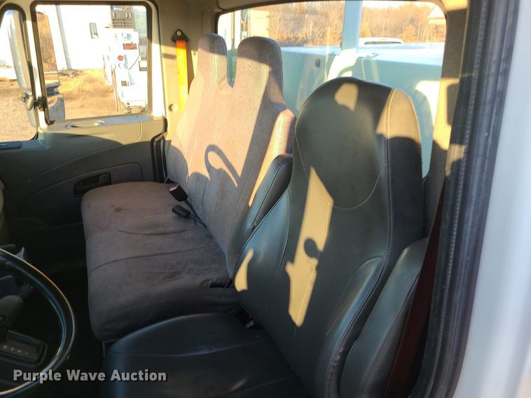 image for item LJ9463 2013 International DuraStar 4300  utility / service truck