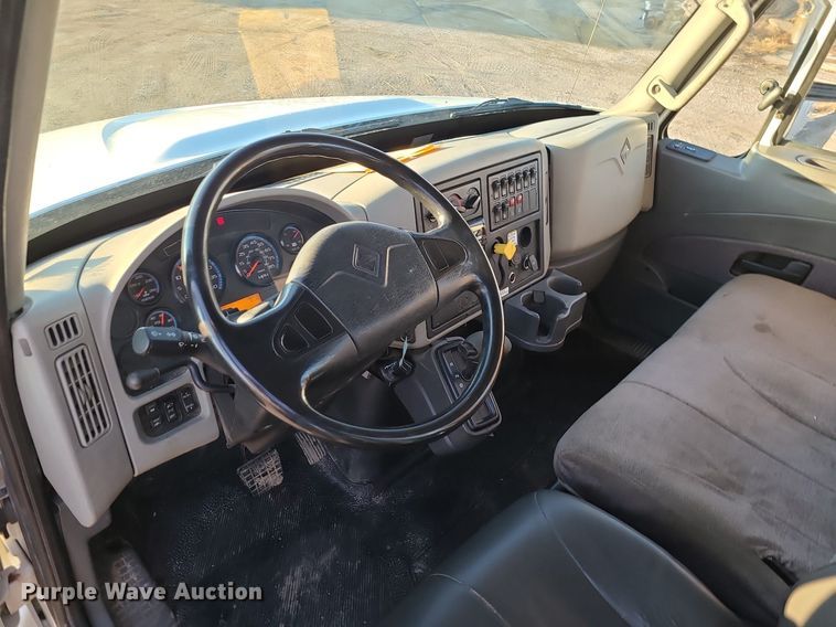 image for item LJ9463 2013 International DuraStar 4300  utility / service truck