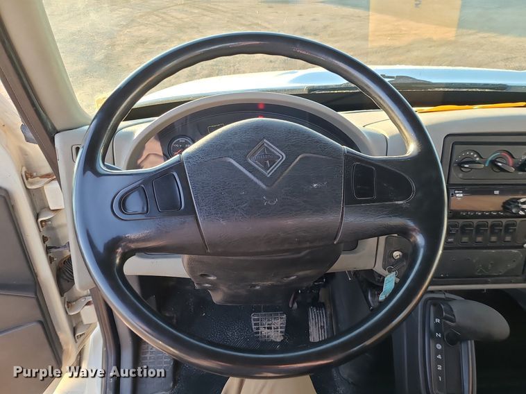 image for item LJ9463 2013 International DuraStar 4300  utility / service truck