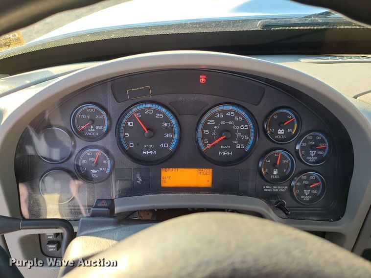 image for item LJ9463 2013 International DuraStar 4300  utility / service truck