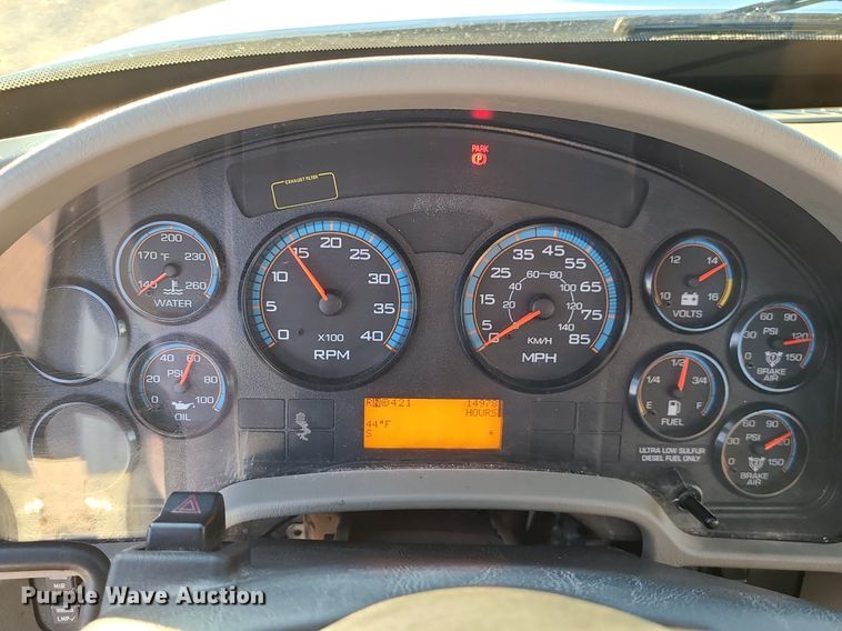 image for item LJ9463 2013 International DuraStar 4300  utility / service truck