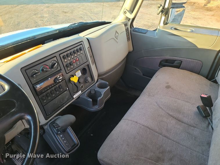 image for item LJ9463 2013 International DuraStar 4300  utility / service truck