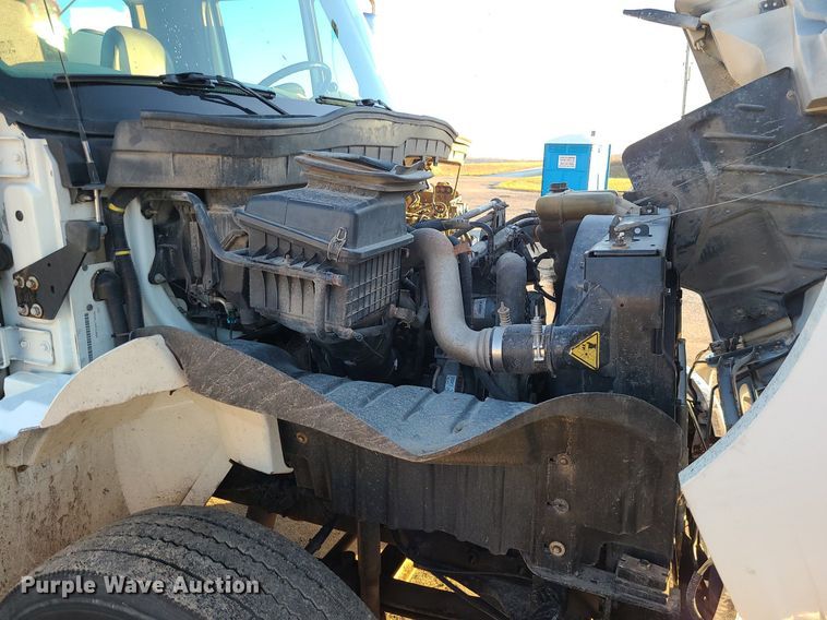 image for item LJ9463 2013 International DuraStar 4300  utility / service truck