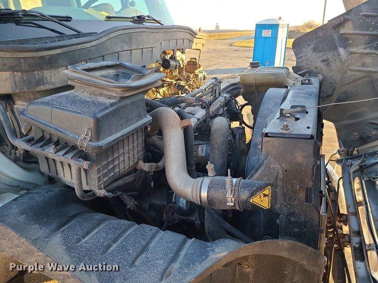 image for item LJ9463 2013 International DuraStar 4300  utility / service truck