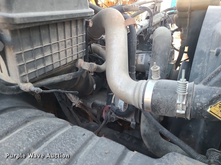 image for item LJ9463 2013 International DuraStar 4300  utility / service truck