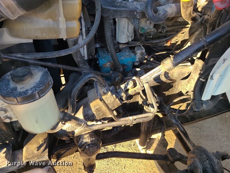 image for item LJ9463 2013 International DuraStar 4300  utility / service truck