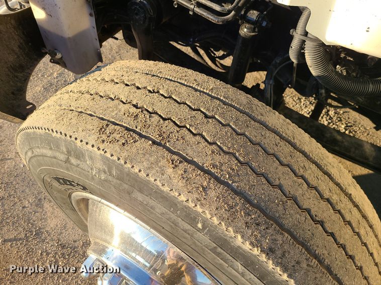 image for item LJ9463 2013 International DuraStar 4300  utility / service truck