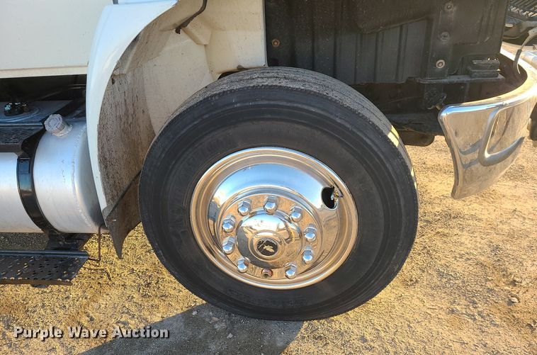 image for item LJ9463 2013 International DuraStar 4300  utility / service truck