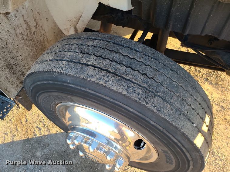 image for item LJ9463 2013 International DuraStar 4300  utility / service truck