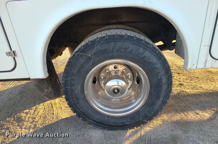 image for item LJ9463 2013 International DuraStar 4300  utility / service truck