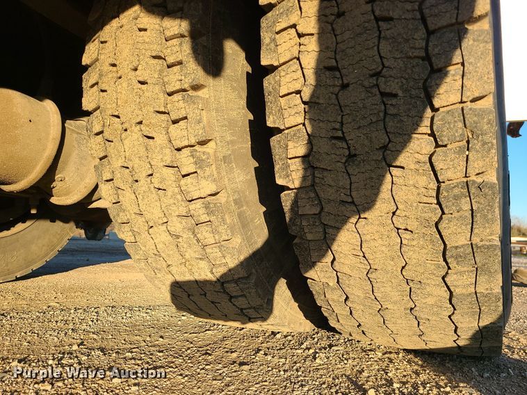 image for item LJ9463 2013 International DuraStar 4300  utility / service truck