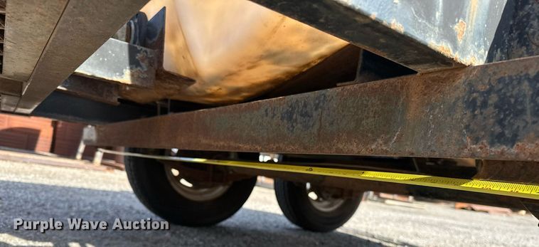 image for item LK9734 2005 Texas Bragg HH58WD70  tank trailer