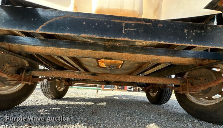 image for item LK9734 2005 Texas Bragg HH58WD70  tank trailer