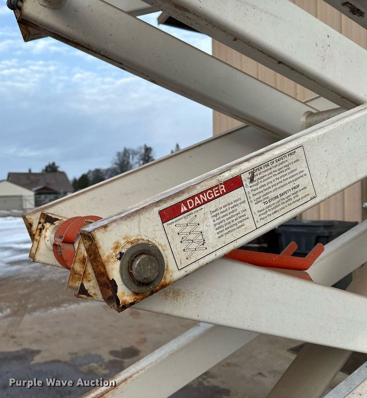 image for item LO9445 Snorkel S1930  scissor lift