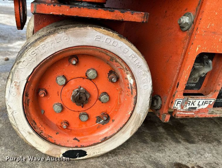 image for item LO9445 Snorkel S1930  scissor lift