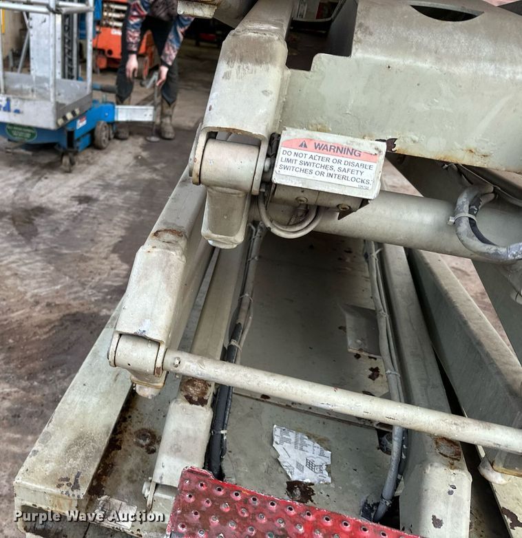 image for item LO9446 Sky Jack SJIII 3219  scissor lift