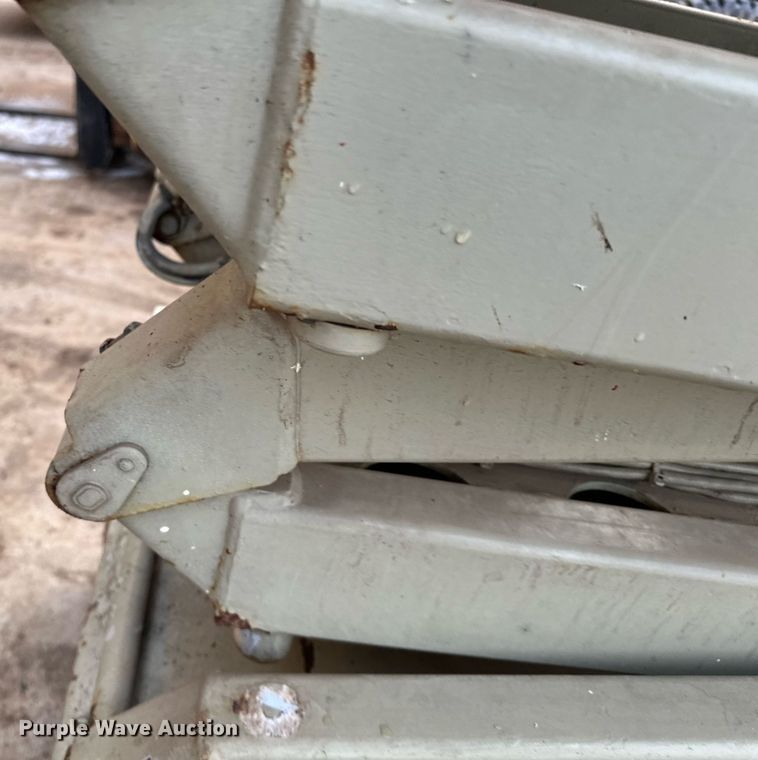 image for item LO9446 Sky Jack SJIII 3219  scissor lift