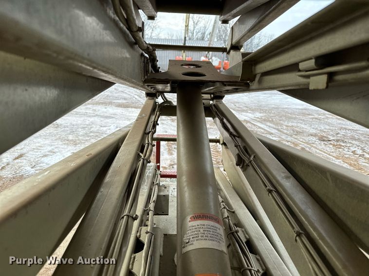 image for item LO9446 Sky Jack SJIII 3219  scissor lift