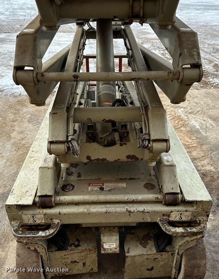 image for item LO9446 Sky Jack SJIII 3219  scissor lift