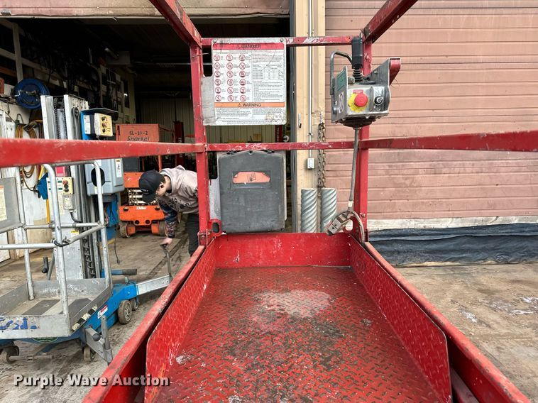 image for item LO9446 Sky Jack SJIII 3219  scissor lift