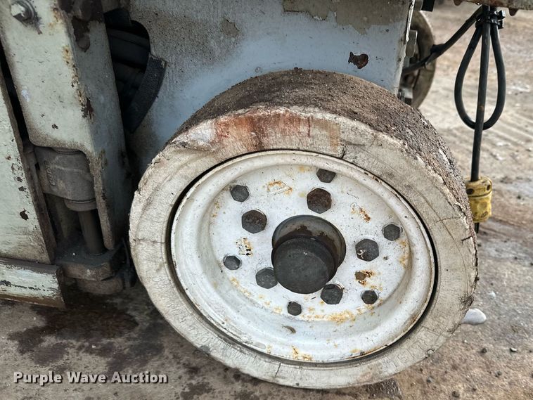 image for item LO9446 Sky Jack SJIII 3219  scissor lift