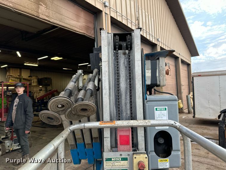 image for item LO9447 Genie AWP24  vertical lift