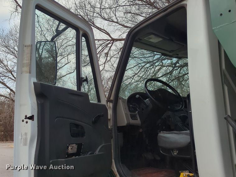 image for item LY9503 2012 International DuraStar 4300  chipper truck