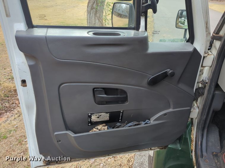 image for item LY9503 2012 International DuraStar 4300  chipper truck