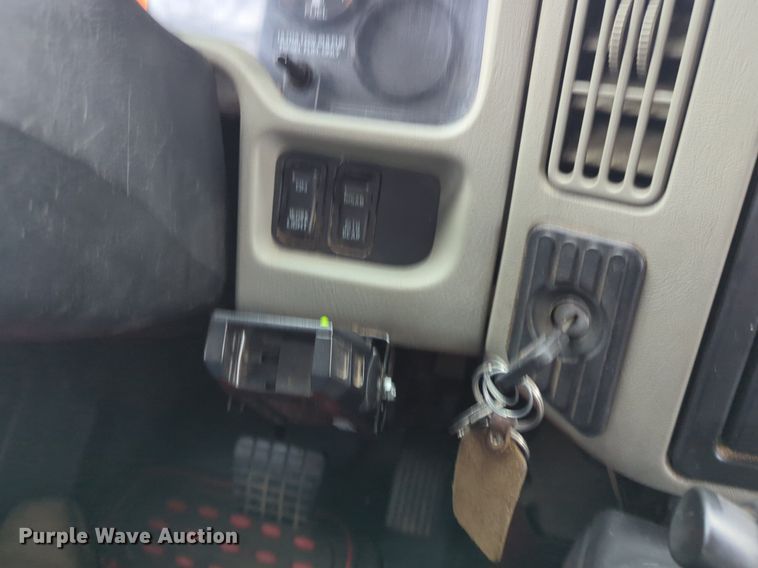 image for item LY9503 2012 International DuraStar 4300  chipper truck