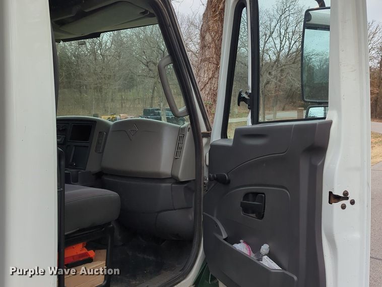 image for item LY9503 2012 International DuraStar 4300  chipper truck