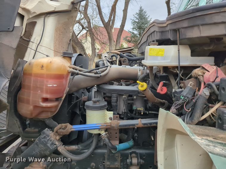 image for item LY9503 2012 International DuraStar 4300  chipper truck