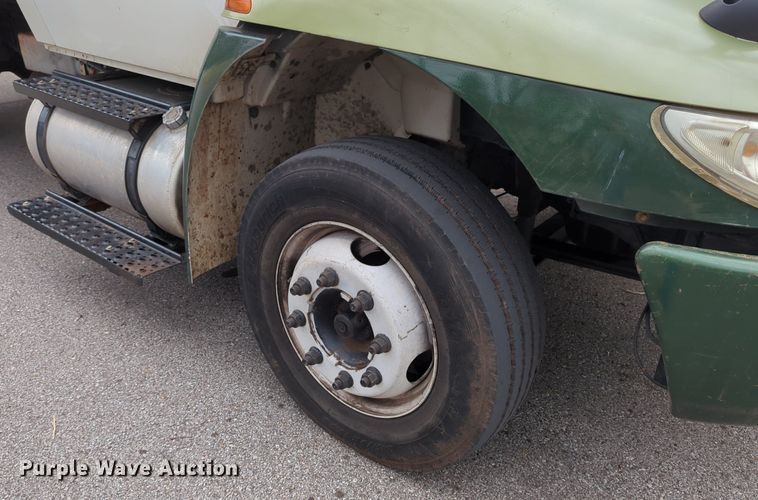 image for item LY9503 2012 International DuraStar 4300  chipper truck