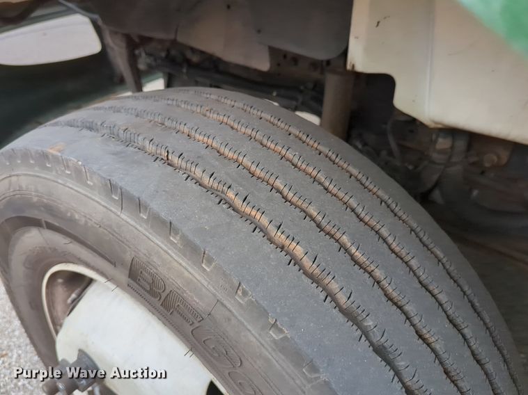 image for item LY9503 2012 International DuraStar 4300  chipper truck