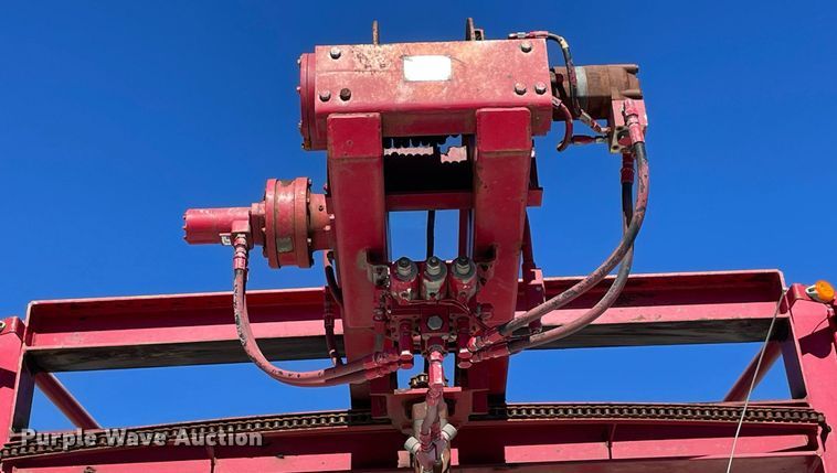 image for item NA9698 2005 Freightliner Business Class M2  crane truck