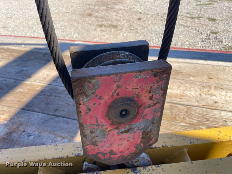 image for item NA9698 2005 Freightliner Business Class M2  crane truck