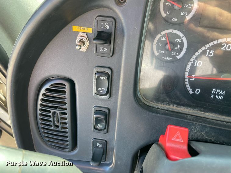 image for item NA9698 2005 Freightliner Business Class M2  crane truck