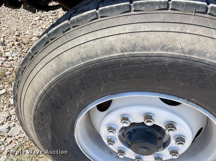 image for item NA9698 2005 Freightliner Business Class M2  crane truck