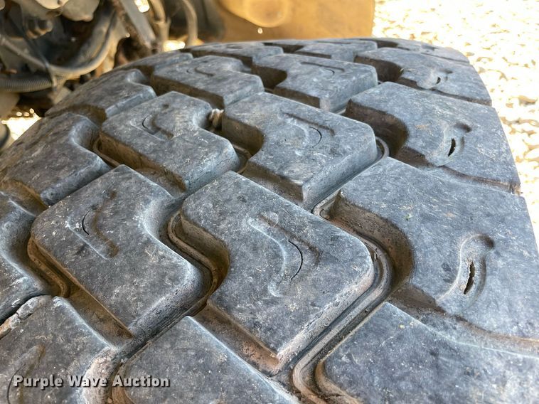 image for item NA9698 2005 Freightliner Business Class M2  crane truck