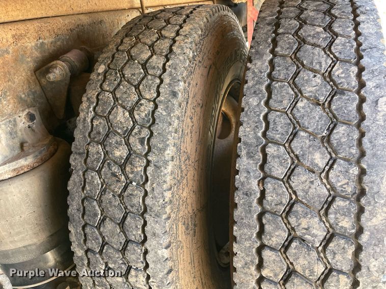 image for item NA9698 2005 Freightliner Business Class M2  crane truck