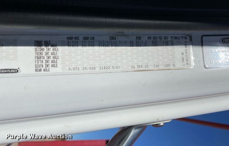 image for item NA9698 2005 Freightliner Business Class M2  crane truck