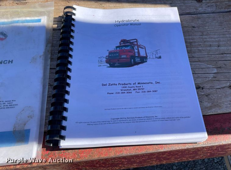 image for item NA9698 2005 Freightliner Business Class M2  crane truck