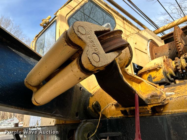 image for item NE9682 1970 American 5299  crane