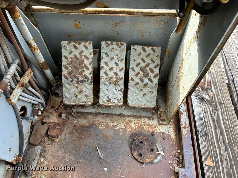 image for item NE9682 1970 American 5299  crane