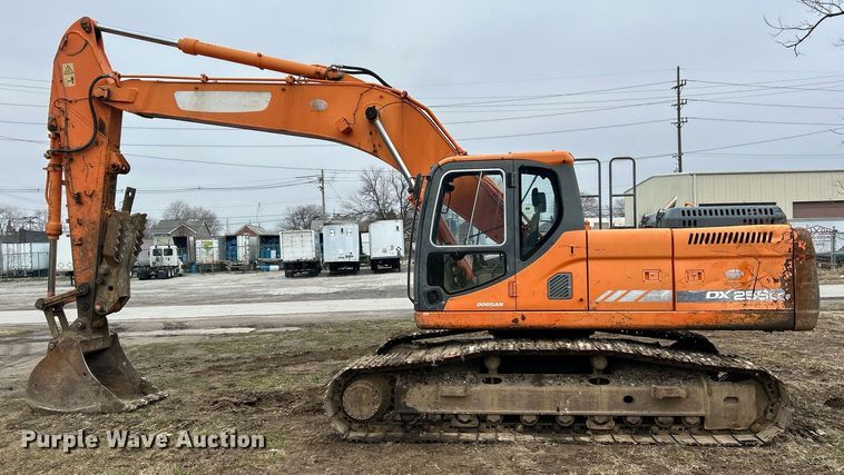 image for item NE9689 2011 Doosan DX255LC  excavator